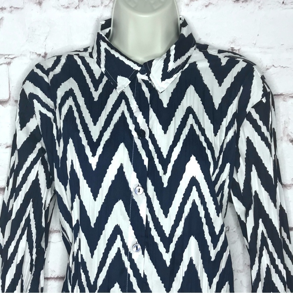 CHICO’S Navy & White Chevron crinkle coverup shirt blouse Medium Chico’s Size 1 - Picture 12 of 13